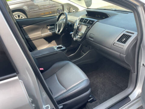 2013 Toyota Prius v Five