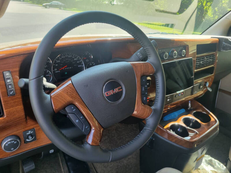 2023 GMC Savana 2500