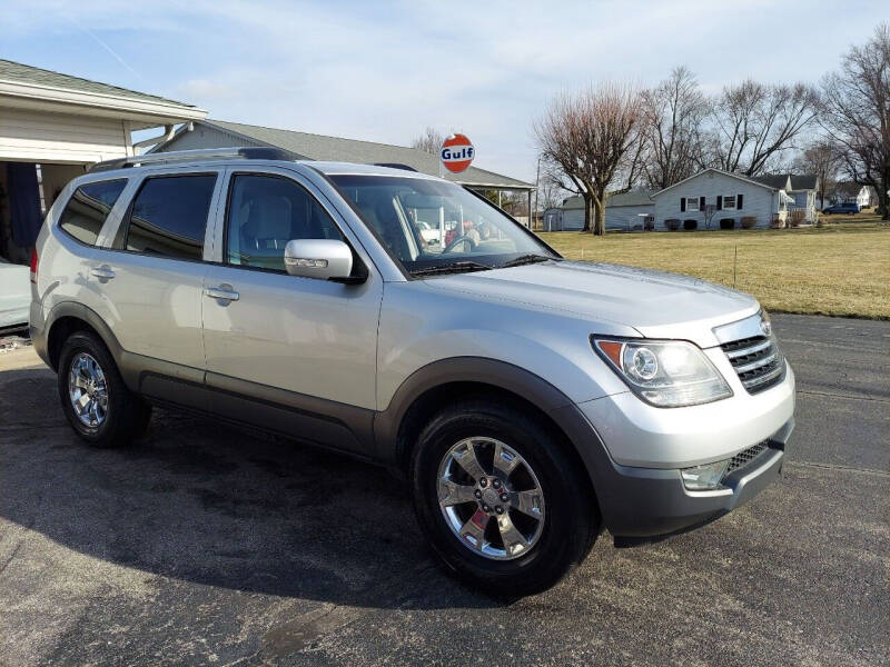 2009 Kia Borrego for sale at CALDERONE CAR & TRUCK in Whiteland IN