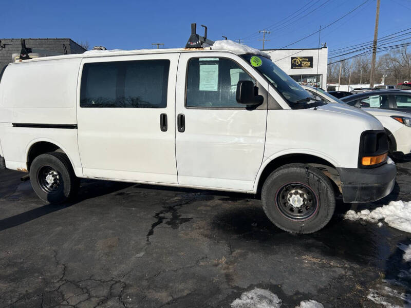 2009 Chevrolet Express Cargo Work Van's photo