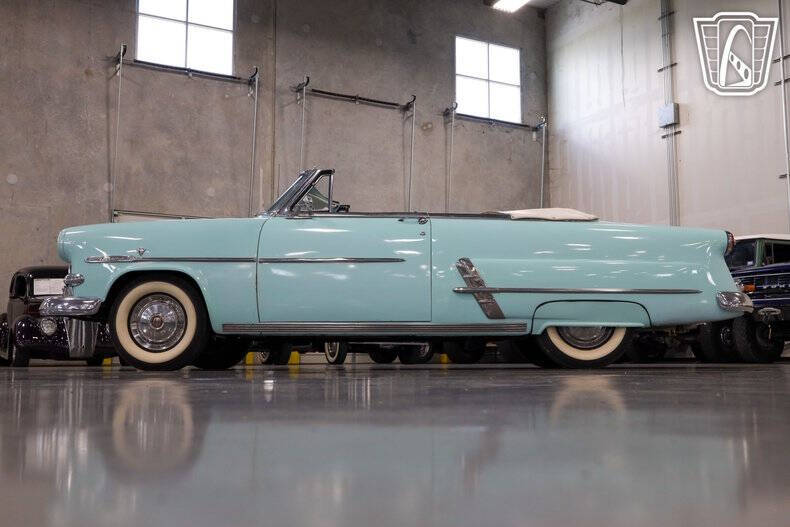 1953 Ford Crestline