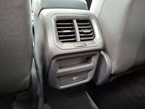 2025 Volkswagen Taos SEL 4Motion