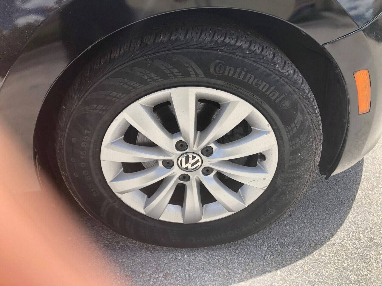 2015 Volkswagen Beetle  - $10,900