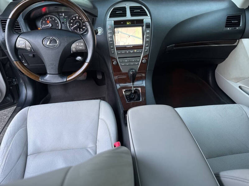 2011 Lexus ES 350 photo 8