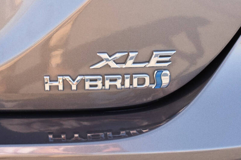 2018 Toyota Camry Hybrid XLE