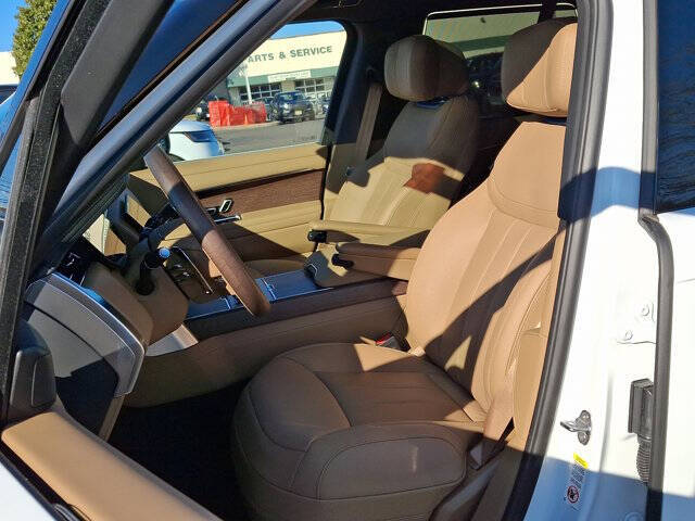 2025 Land Rover Range Rover P550e Autobiography