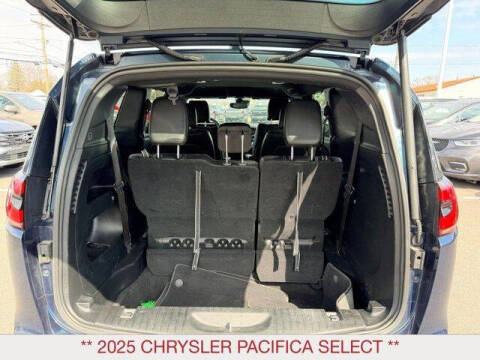 2025 Chrysler Pacifica Select