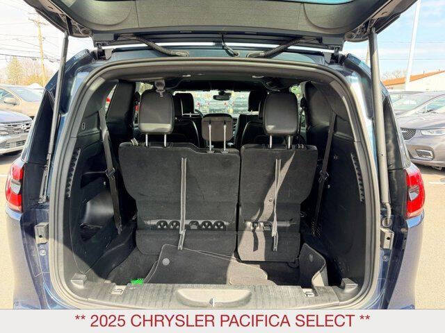 2025 Chrysler Pacifica Select