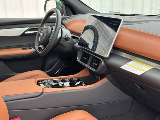 2025 VinFast VF8 Plus