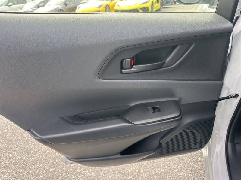 2025 Toyota Prius LE