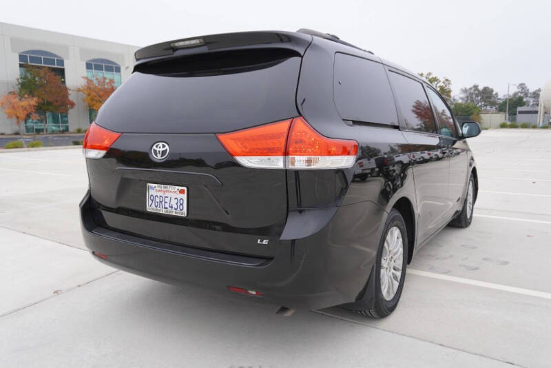 2013 Toyota Sienna LE 7-Passenger Auto Access Seat