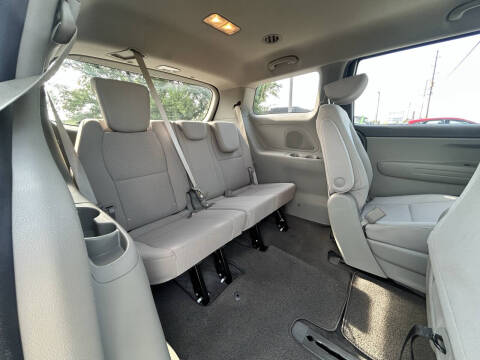2016 Kia Sedona L