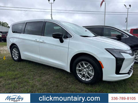 2027 Chrysler Pacifica Select