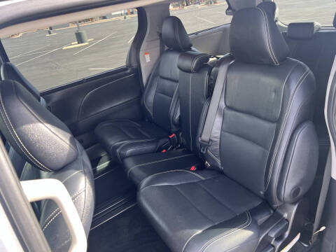 2016 Toyota Sienna SE Premium 8-Passenger