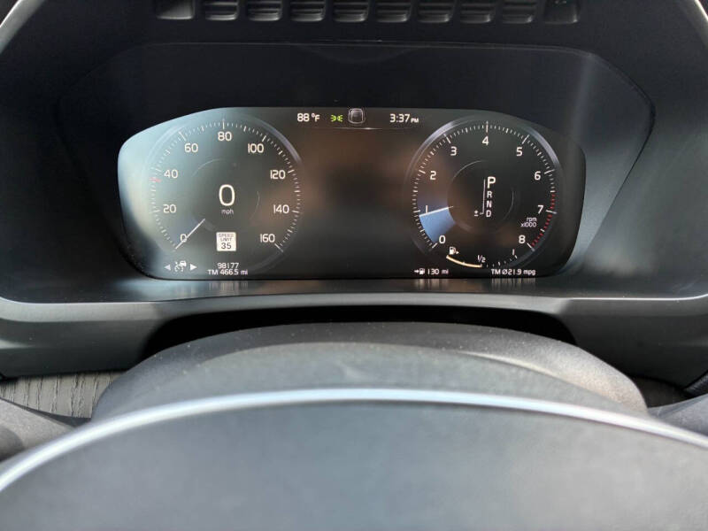 2020 Volvo XC90 T6 Momentum 7-Passenger