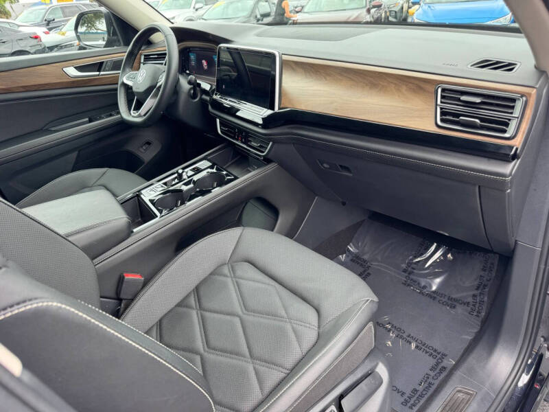 2024 Volkswagen Atlas SE