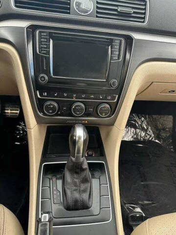 2017 Volkswagen Passat 1.8T R-Line