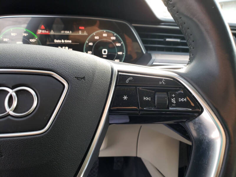 2019 Audi e-tron quattro Prestige