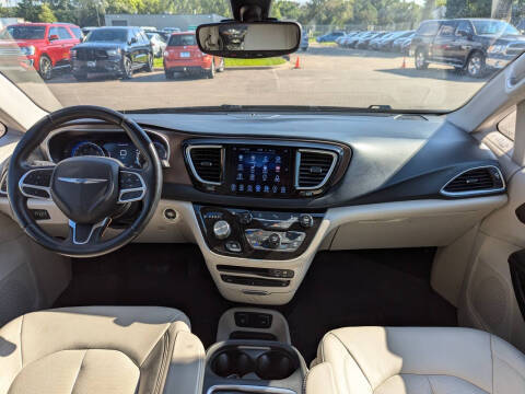 2017 Chrysler Pacifica Touring-L Plus
