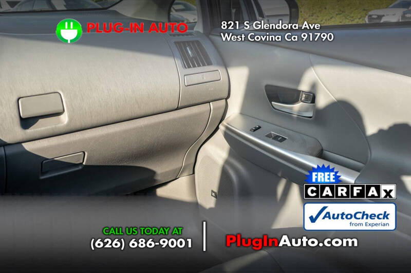 2013 Toyota Prius v Five