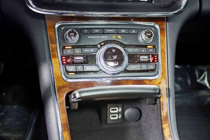 2017 Lincoln Continental Select