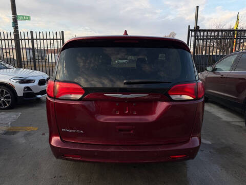 2018 Chrysler Pacifica LX