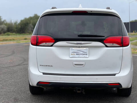 2017 Chrysler Pacifica Touring-L Plus