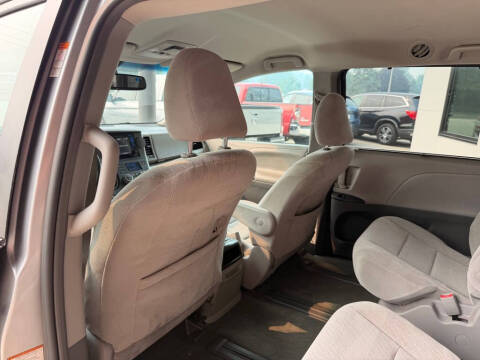 2017 Toyota Sienna LE 7-Passenger