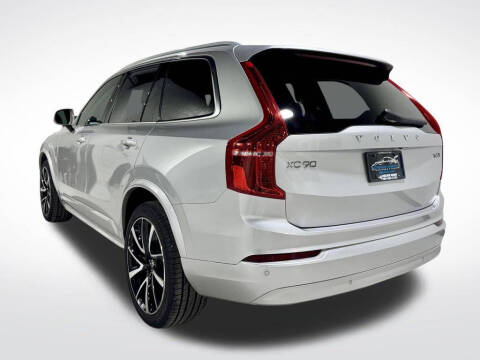 2022 Volvo XC90 T6 Momentum 6-Passenger