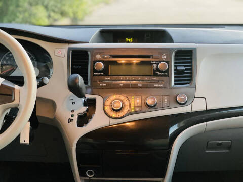 2013 Toyota Sienna L 7-Passenger