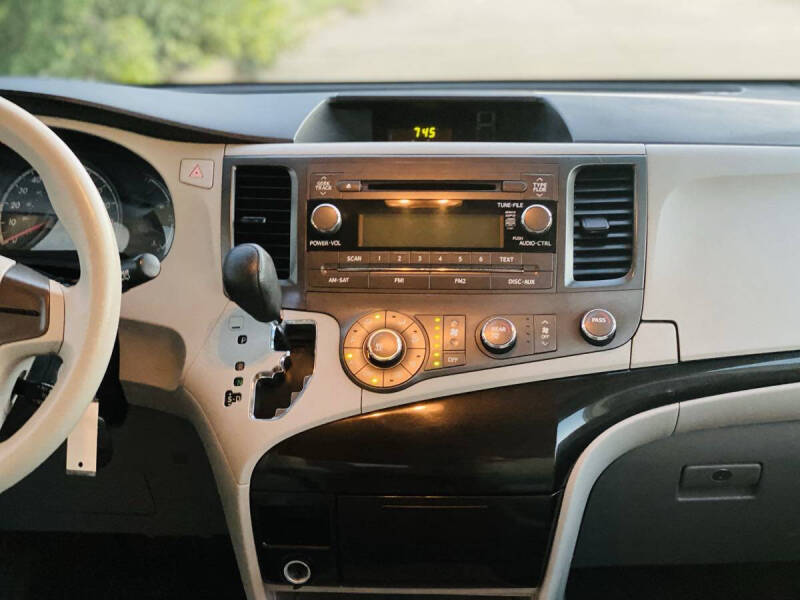 2013 Toyota Sienna L 7-Passenger