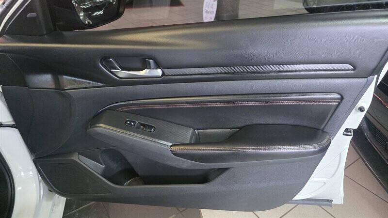 2022 Nissan Altima 2.5 SR