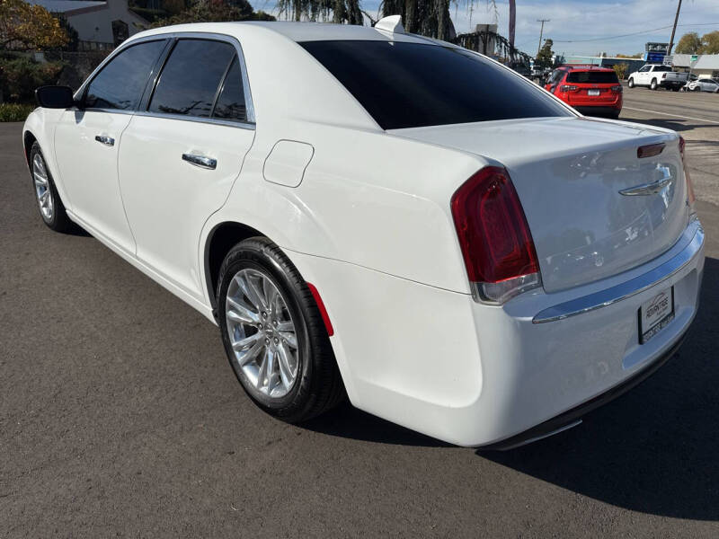2016 Chrysler 300 C