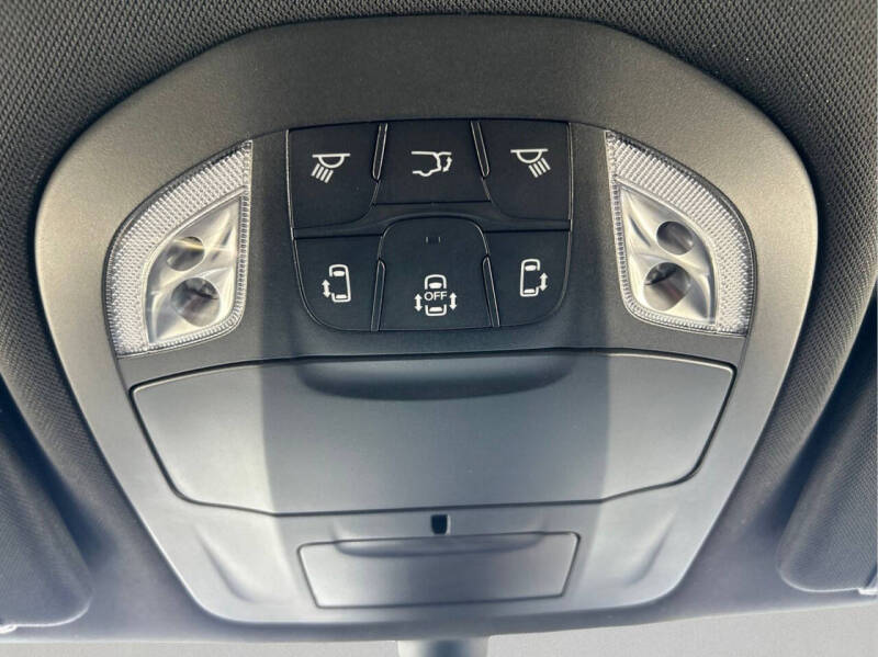 2027 Chrysler Pacifica LX