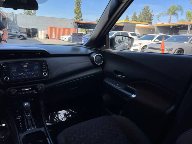 2024 Nissan Kicks SR