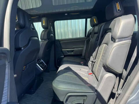 2025 Rivian R1S