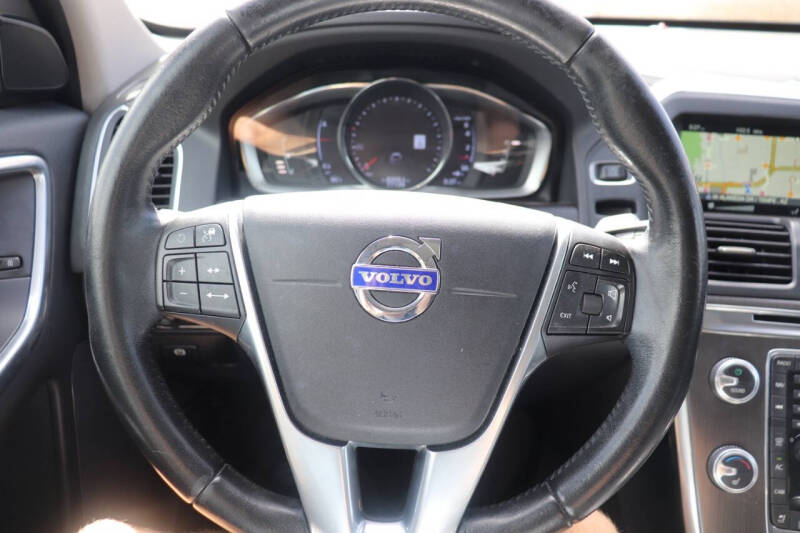 2016 Volvo XC60 T5 Drive-E Platinum