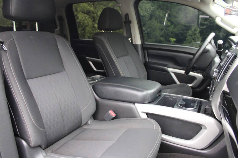 2018 Nissan Titan SV