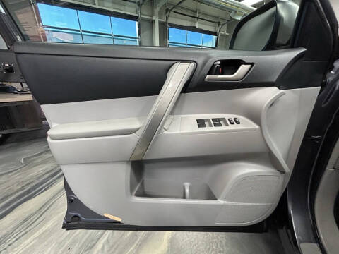 2011 Toyota Highlander SE