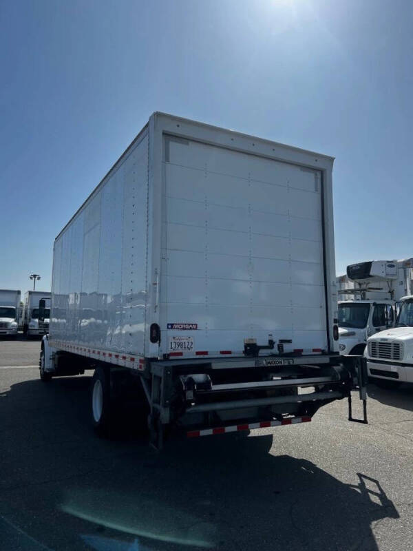 2021 Freightliner M2 106