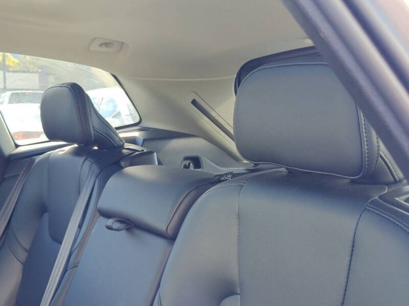 2025 Volvo XC60 B5 Core Dark Theme