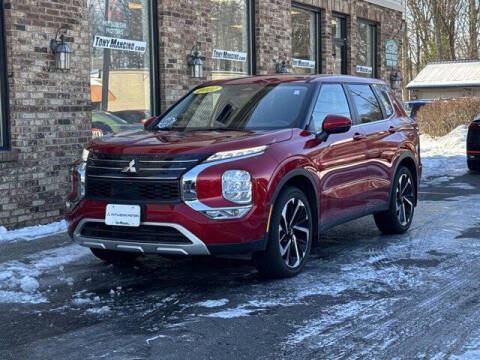 2022 Mitsubishi Outlander for sale at The King of Credit in Clifton Park NY