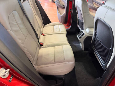 2023 Volvo XC40 B5 Plus Bright Theme