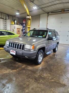 1997 Jeep Grand Cherokee for sale at WESTSIDE GARAGE LLC in Keokuk IA