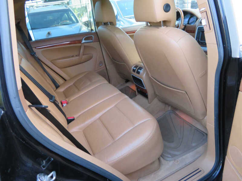 2004 Porsche Cayenne Tiptronic