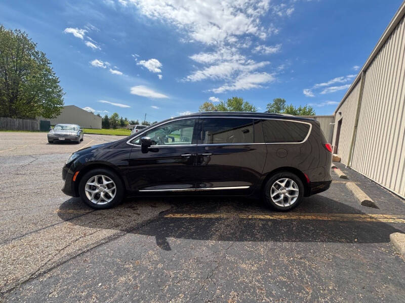 2017 Chrysler Pacifica Touring-L Plus