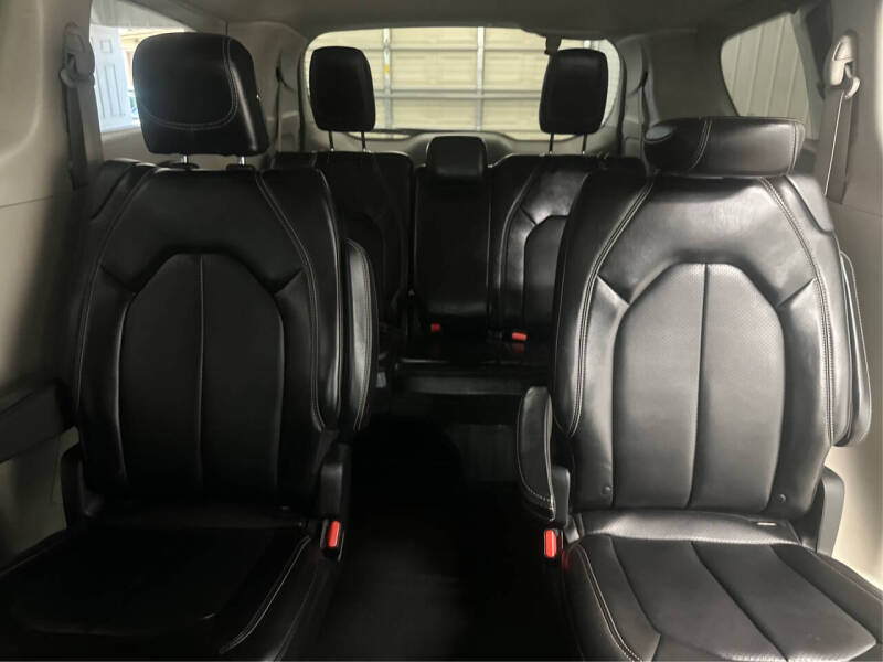 2020 Chrysler Voyager LXi