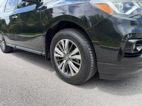 2017 Nissan Pathfinder SL