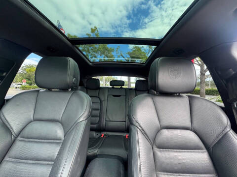 2023 Porsche Macan T