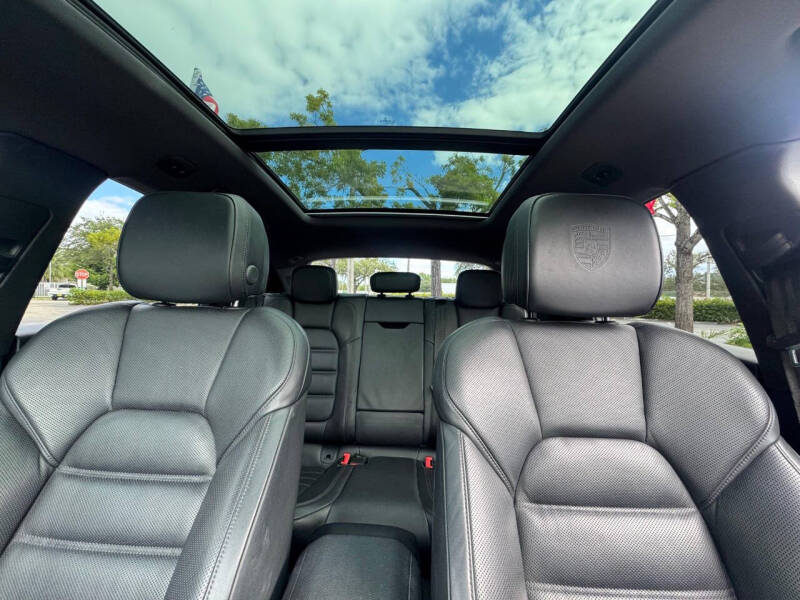 2023 Porsche Macan T